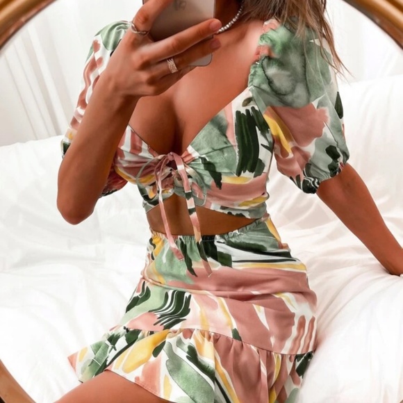 SHEIN Dresses & Skirts - ✨BRAND NEW NEVER WORN✨Brush Print Tie Front Peekaboo Ruffle Hem Dress